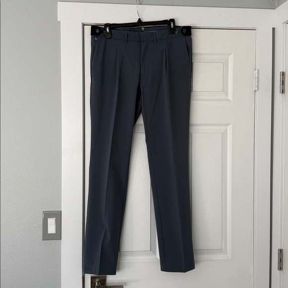 NWOT J.LindebergOden Narrow Fit micro stretch golf Trousers size 32/32